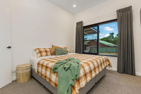 Cosy Retreat on Forest - Non Smoking - Sleeps Upto Six guest